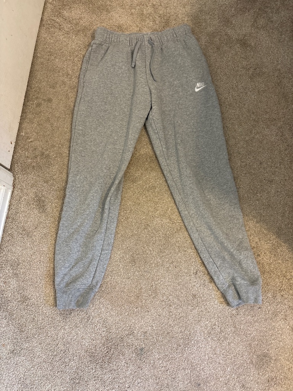 dark grey nike cuffed sweatpants